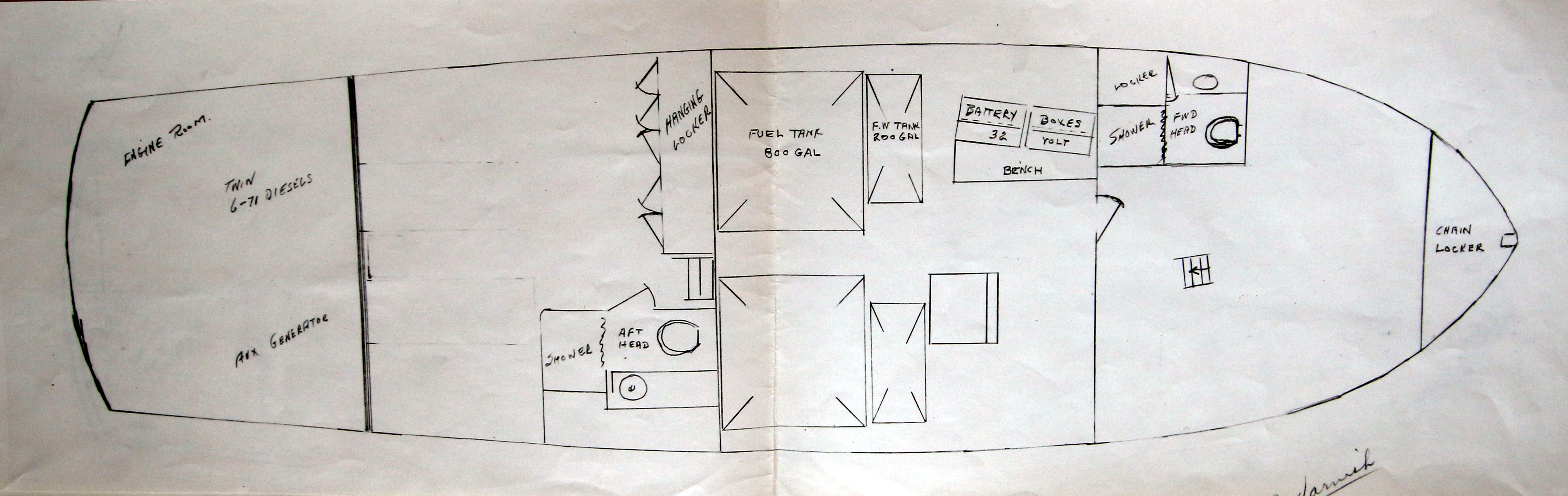 Dessin d’un bateau de plaisance vue de haut, montrant l’aménagement de la cabine et de la cale.