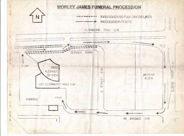 Plan de l’itinéraire emprunté par le cortège funèbre de Morley James, commençant à l’église First Alliance, puis descendant Glenmore Trail, tournant à droite sur Elbow Drive, à droite sur la 68e Avenue et de retour à l’église