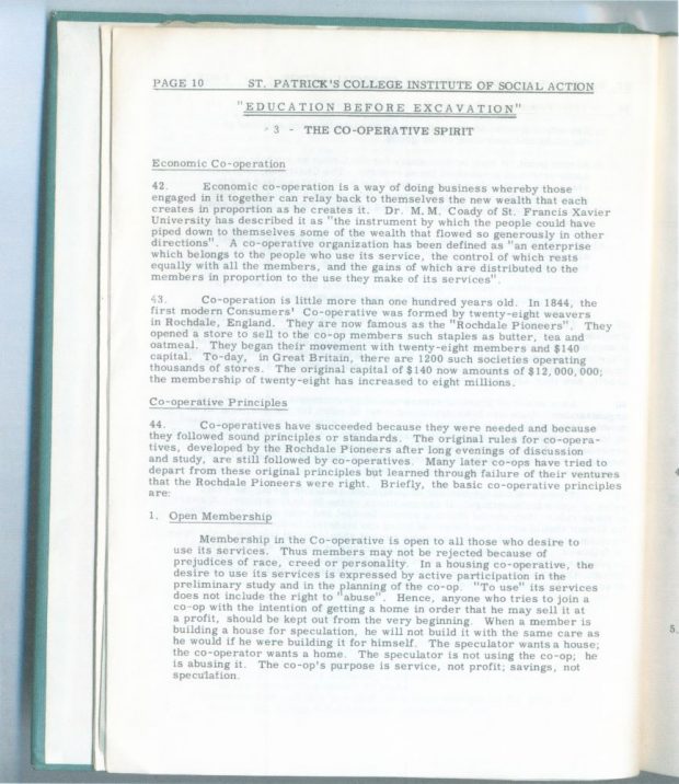 Page 10 du guide d’études A Guide to Co-operative housing (Guide de l’habitation coopérative), chapitre un – L’éducation avant l’excavation, Section 3: L’esprit coopératif.