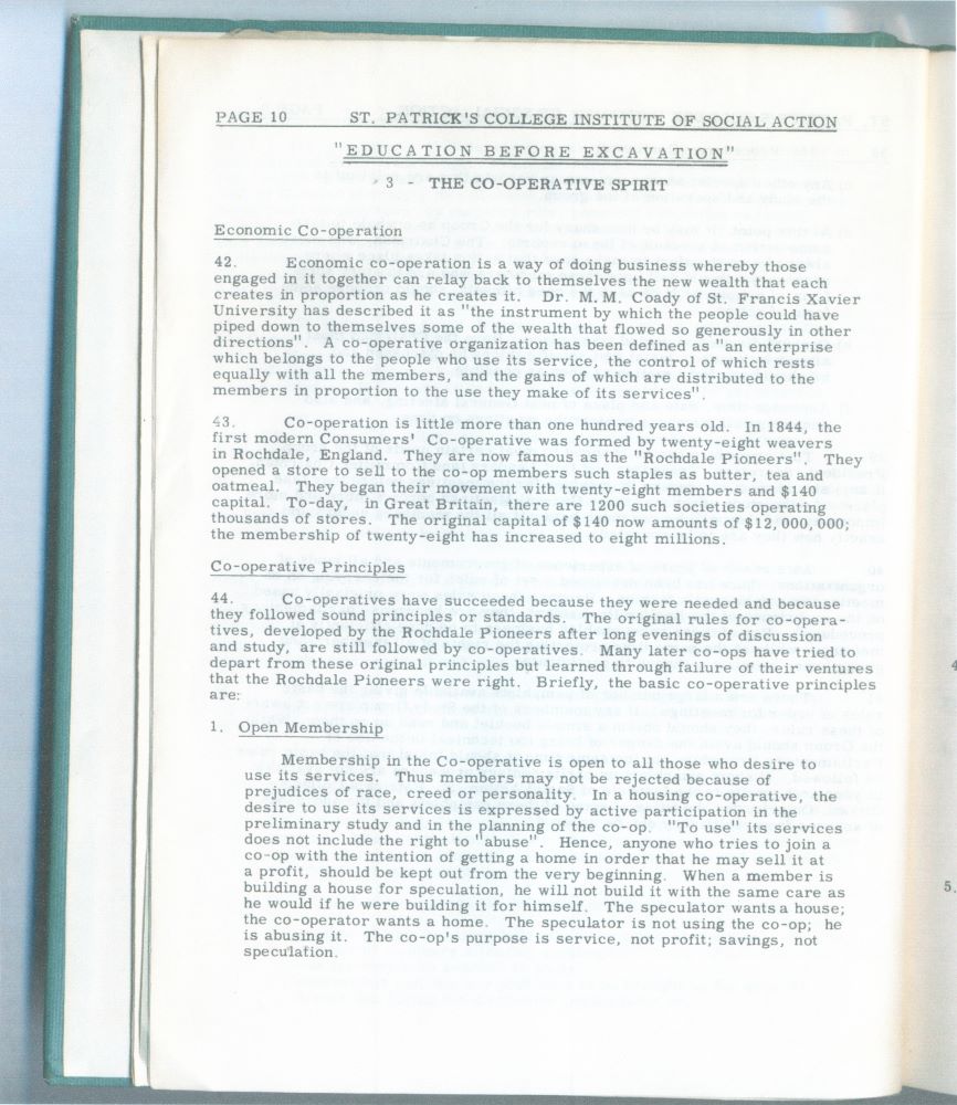 Page 10 du guide d’études A Guide to Co-operative housing (Guide de l’habitation coopérative), chapitre un – L’éducation avant l’excavation, Section 3: L’esprit coopératif.