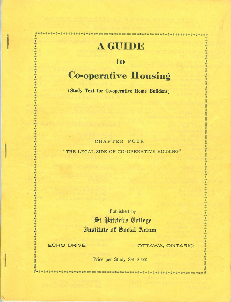 Couverture du guide d’études A Guide to Co-operative housing (Guide de l’habitation coopérative), chapitre quatre – Le côté juridique de la coopérative d’habitation. Fond jaune.