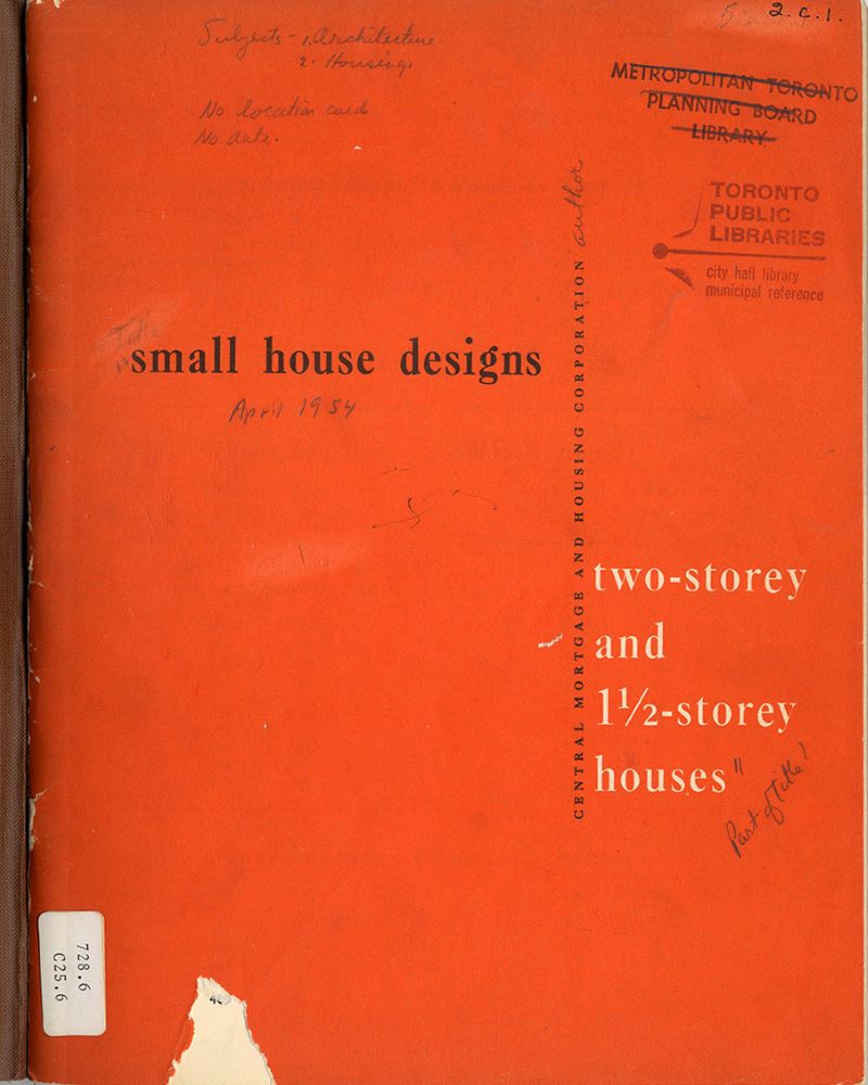 Couverture orange d’un livre intitulé Small house designs: two-storey and 1½-storey houses (Plans de petites maisons, de 2 niveaux et d’1 niveau et demi). 