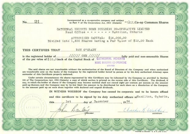 Scan couleur d’un certificat d’actions au nom de Roy O'Grady, de la Cathedral Heights Homebuilding Co-Operative Limited, d’une valeur de 10 $.