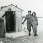 Pêche sur glace près du moulin, Grondines, vers 1950