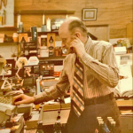 Rosario Houde dans son magasin, vers 1976
