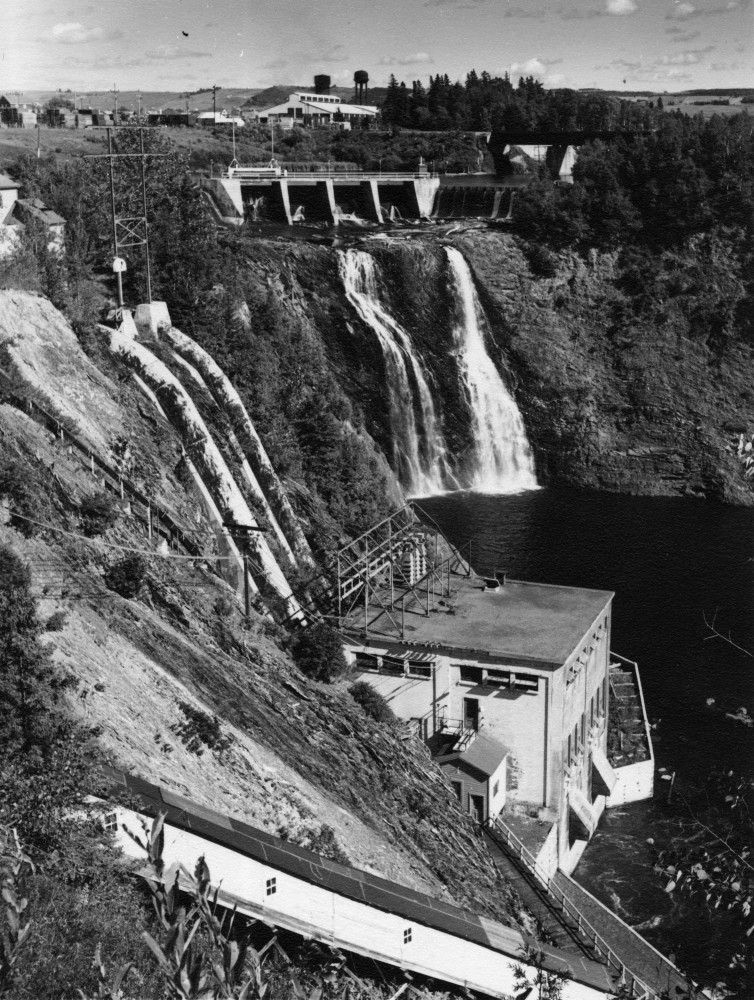 Le barrage et la station de génération d’électricité développée par l'entrepreneur local Jules Brillant, pour son entrepriss la Compagnie du Pouvoir du Bas-Saint-Laurent.