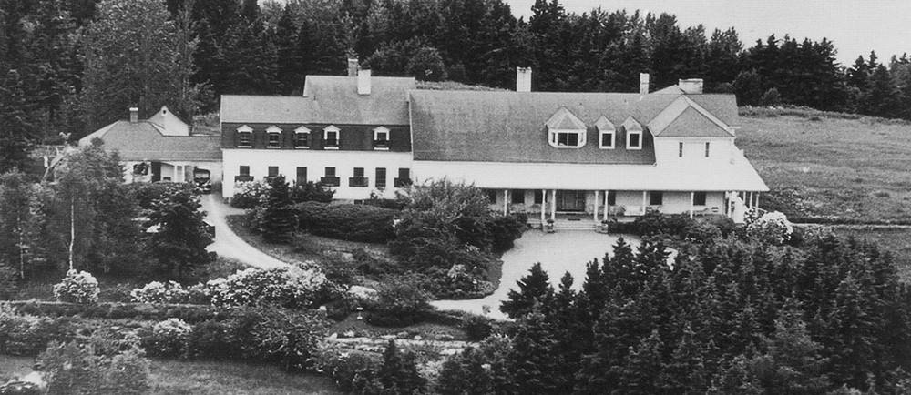 Vue aérienne de la Villa Estevan durant les années 1940