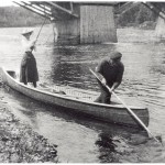 Elsie Reford à la pêche sur la rivière Mitis