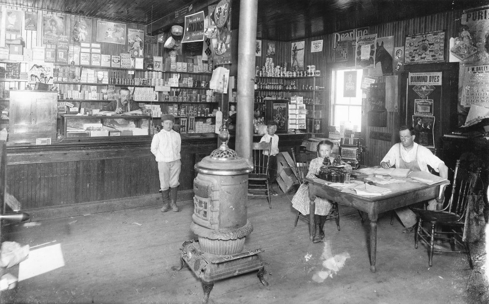 Le magasin général McMurphy de Richford  était accueillant avec sa fournaise au milieu de la place, ses étagères bien garnies et son coin avec table et chaises où jaser. 