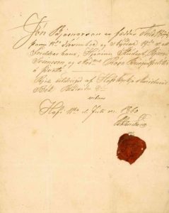 Document historique manuscrit sur du papier jauni et vieilli, avec une écriture cursive élégante à l’encre foncée. Le texte est écrit en diagonale sur la moitié supérieure de la page. Dans la partie inférieure droite, un sceau de cire rouge est partiellement apposé sur le papier, laissant supposer qu’il s’agit d’un document officiel ou légal. Le reste de la page est vierge, avec de légers plis et de faibles taches dues à l’âge. 