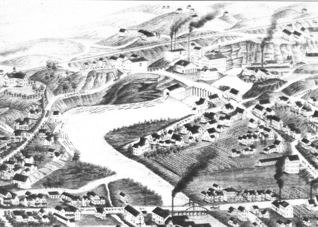 Gravure noir et blanc qui présente la carte d’une partie de Coaticook. On peut y voir des maisons, d’autres bâtiments, des routes, un viaduc, ainsi que des étendues de terre en haut de l’image.