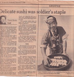 Coupure de journal intitulée Les sushis délicats étaient l'aliment de base d'un soldat