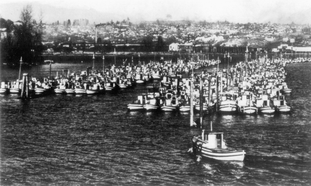 Des milliers de bateaux de pêche confisqués regroupés dans un port