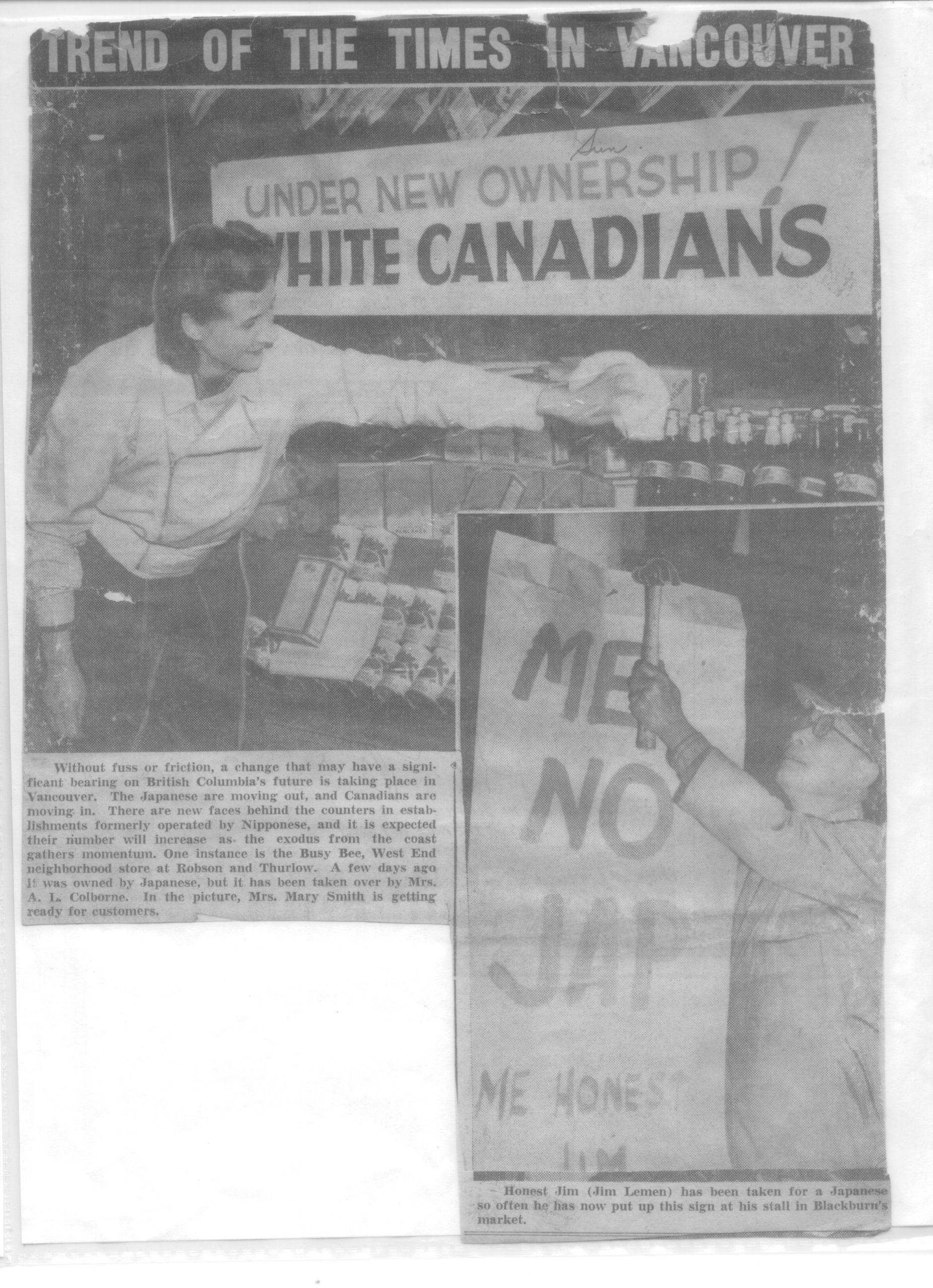 Coupure de journal montrant un homme polissant une fenêtre avec une pancarte indiquantSous un nouveau propriétaire! Canadiens blancs et une autre indiquant Me No Jap