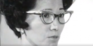 Gros plan du visage d'une Canadienne d'origine japonaise tiré d'une vidéo d'archives de la CBC de 1968