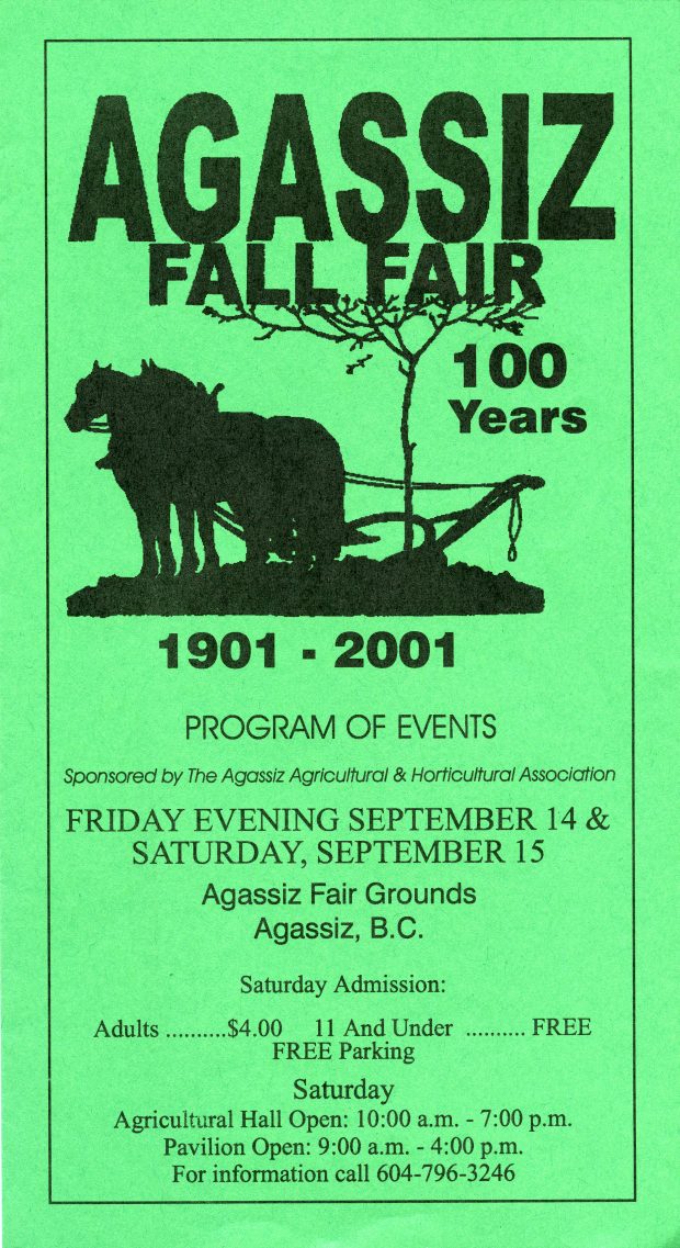 Image en couleur du programme de la 100e Agassiz Fall Fair, 2001. Silhouette d'un attelage de chevaux de trait avec une charrue.
