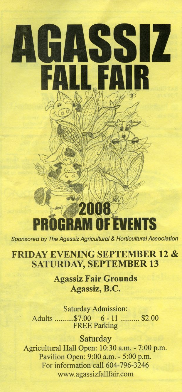 Image en couleur du programme de l'Agassiz Fall Fair de 2008. Croquis d'une vache, d'un cochon et d'une chèvre parmi des épis de maïs.