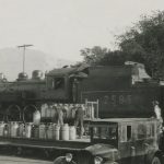 Chargement de bidons de lait à la gare du CP d’Agassiz, dans les années 1930
