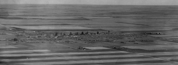 Vue aérienne en noir le Claresholm (Alberta)