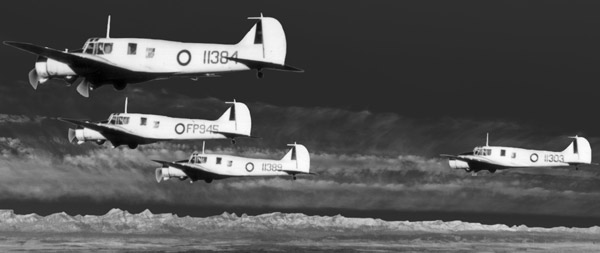 Quatre avions qui volent avec les montagnes en arrière-plan