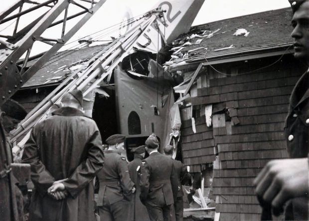 Avion écrasé dans un bâtiment