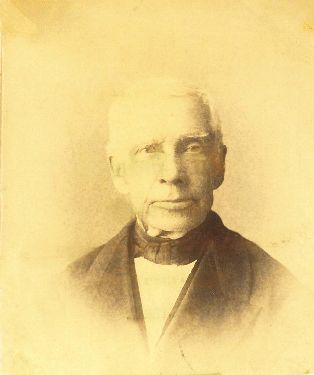 Photographie de François-Maurice LePailleur avec les cheveux blanc imprimée sur un papier journal jauni.