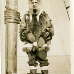 Clarence Pigeon en vêtements inuits