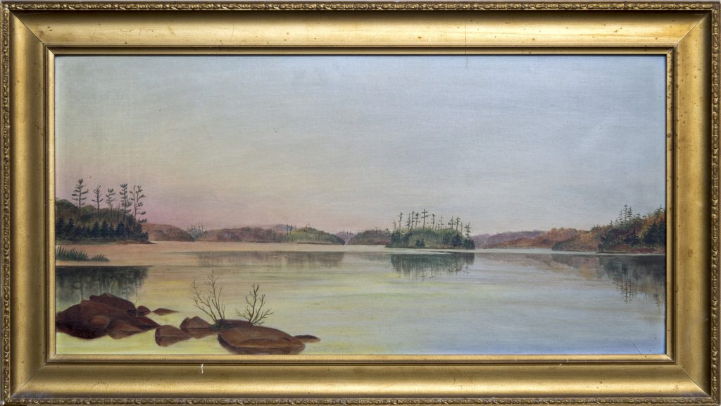 Peinture d’un lac, entouré d’arbres 