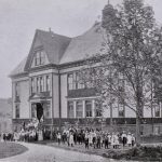 L’école modèle et ses élèves