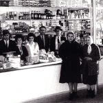 Intérieur du magasin E. Paddock & Fils.