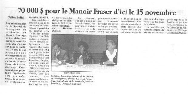 Article de journal dont le titre est 70 000$ pour le Manoir Fraser d'ici le 15 novembre» qui comprend une photographie d'un homme et deux femmes assis à une table.