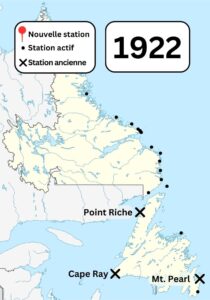 Une carte couleur de Terre-Neuve-et-Labrador montrant les stations sans fil Marconi connues et les anciennes stations sans fil Marconi dans la région en 1922. Les croix montrent les stations fermées à Point Riche, cap Ray et Mt. Pearl.