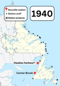 Une carte couleur de Terre-Neuve-et-Labrador montrant les stations sans fil Marconi connues et les anciennes stations sans fil Marconi dans la région en 1940. Des épinglettes montrent les nouvelles stations construites à Hawkes Harbour et à Corner Brook.