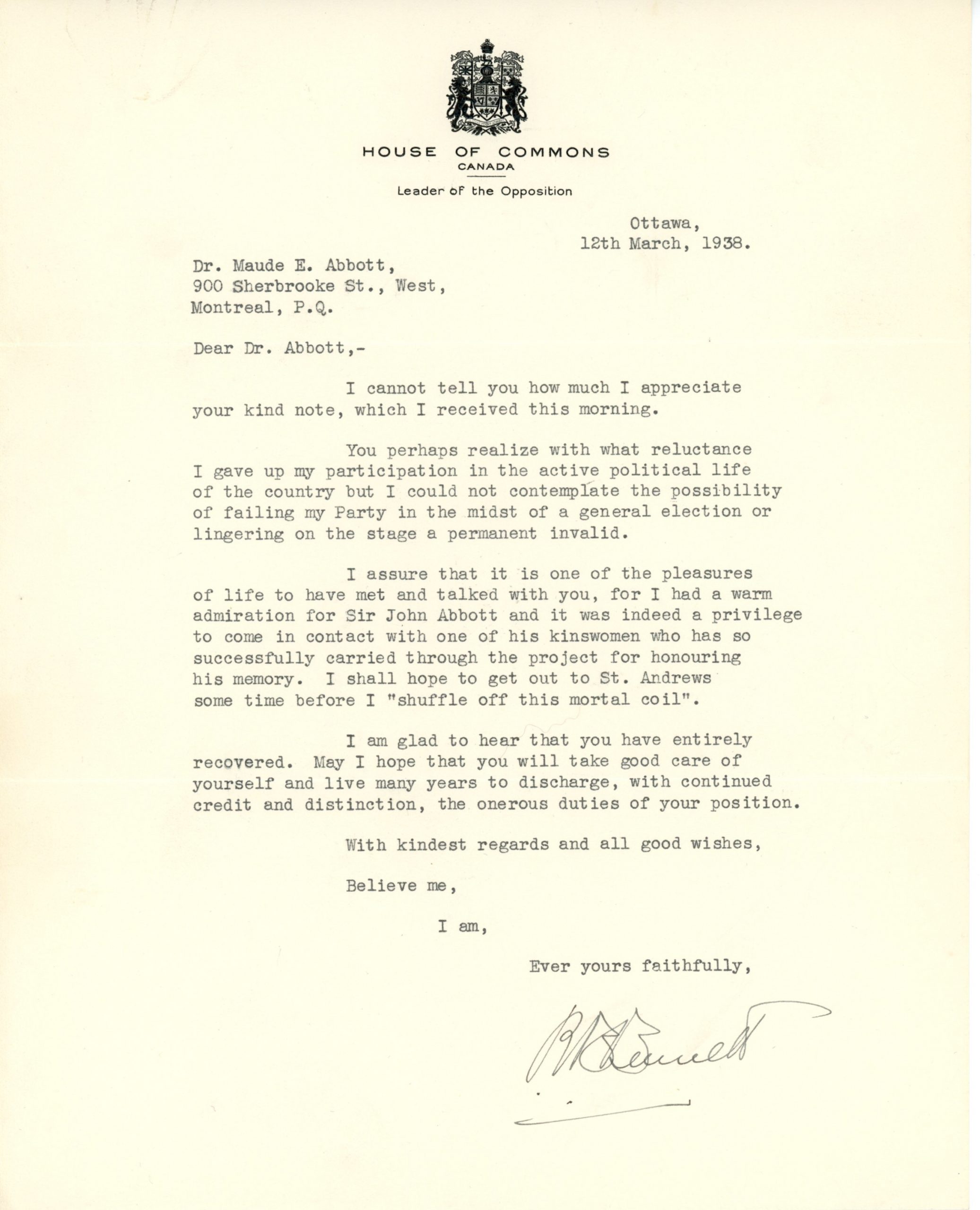 Lettre dactylographiée de l’ancien Premier ministre R.B. Bennet à Maude Abbott, datée du 12 mars 1938, encre noire sur papier sépia. Dans l’entête, les armoiries du Canada, sous lesquelles on lit « House of Commons – Canada – Leader of the Opposition ». Bennet annonce qu’il se retirera de la vie politique et l’informe que ce fut un plaisir pour lui de la rencontrer et de discuter avec elle. Il lui souhaite un prompt rétablissement et lui envoie ses meilleurs vœux. La lettre est signée « R.B. Bennett » dans le coin inférieur droit.