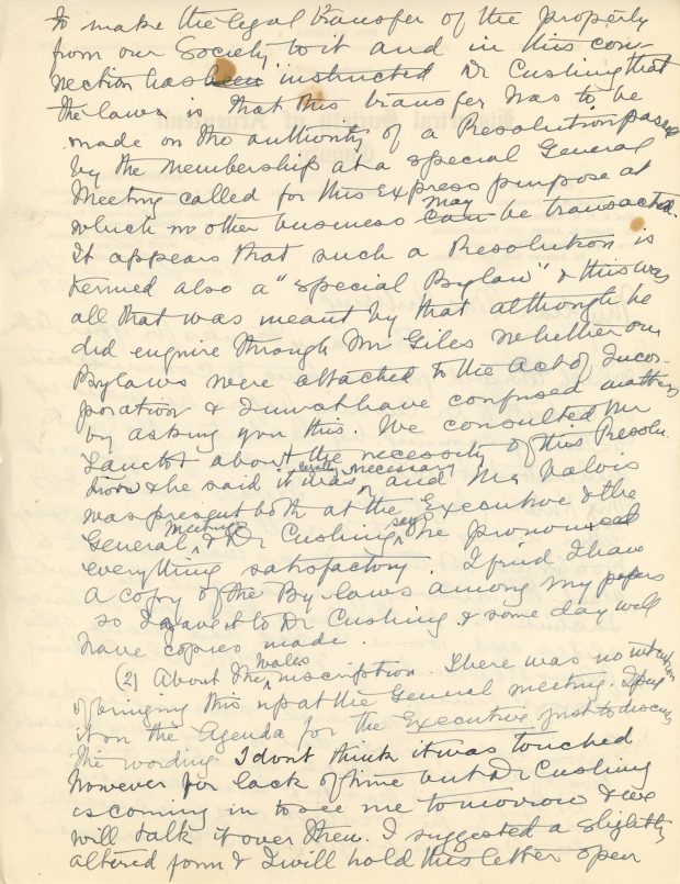 Lettre manuscrite de Maude Abbott è Mrs. Kuhring, 5 février 1939, papier sépia et encre noire et violette. Elle mentionne qu’elle n’était pas assez bien pour le voyage en train et en voiture jusqu’à Lachute, répond et pose des questions en lien avec la dernière lettre de Mrs. Kuhring sur les affaires du Musée, explique que sa convalescence est douloureuse à cause d’une fracture et d’une ancienne blessure.