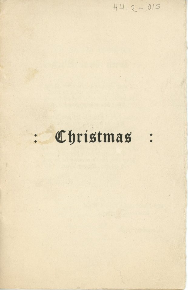 Livret de Noël rédigé par Maude Abbott en décembre 1929, 6 pages, encre noire sur papier sépia. La page couverture porte seulement l’inscription « Christmas » tandis que les pages suivantes contiennent les meilleurs vœux de Noël de Maude Abbott ainsi que deux de ses poèmes, soit « Ab bitam resurgo » et « My Mind ».