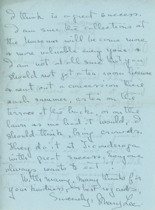 Lettre manuscrite de Mary Lee au docteur Cushing rédigée le 5 avril 1941, encre noire sur papier bleu. Elle remercie le docteur Cushing pour sa visite à Saint-André et au Musée et le félicite pour tout son travail au Musée, ayant particulièrement apprécié la Abbott Room de celui-ci.