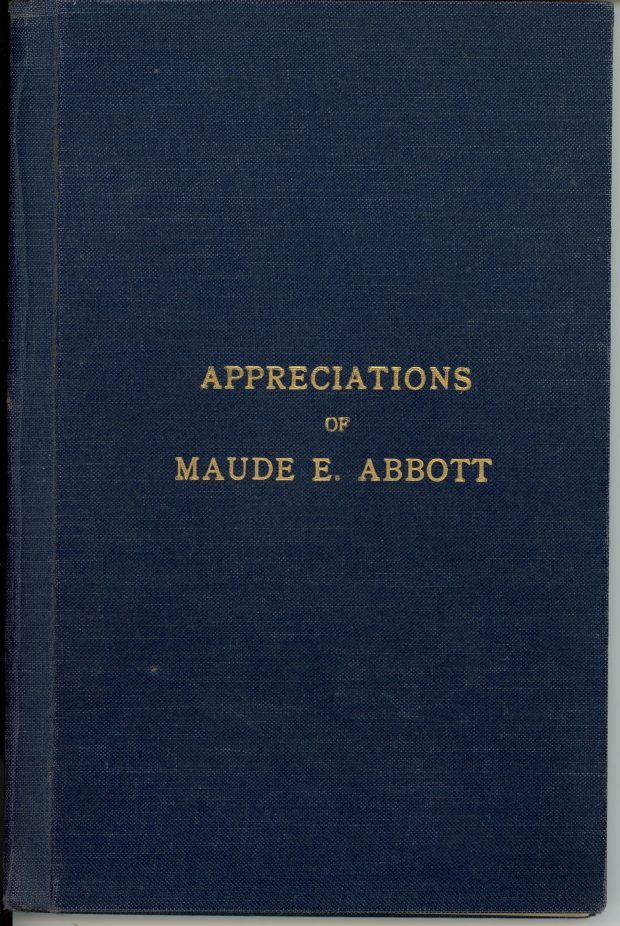 Page couverture d’un livre, il est bleu foncé avec l’inscription « Appreciations of Maude E. Abbott » au centre, en lettres dorées.