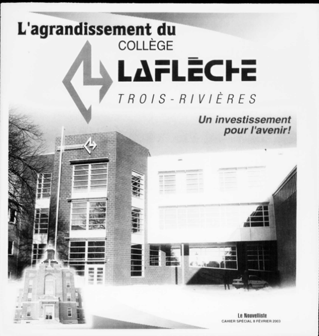 Illustration de la page couverture d’un cahier spécial du journal Le Nouvelliste du 8 février 2003 présentant une photographie en noir et blanc d’un nouveau bâtiment construit au Collège Laflèche. En haut de la photographie on peut lire : « L’agrandissement du collège Laflèche Trois-Rivières. Un investissement pour l’avenir! ».   