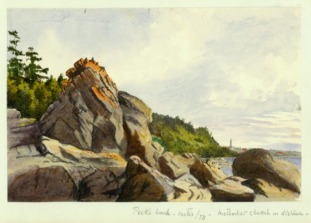 Aquarelle de la rive du Saint-Laurent à Métis-sur-Mer. Le premier plan est occupé par des rochers. Le plus gros rocher semble être d’une hauteur de quelques mètres. Au second plan, la côte est couvert par une forêt de feuillus et de conifères.  Au dernier plan, une église et deux autres bâtiments au toit rouge apparaissent à travers la forêt.  