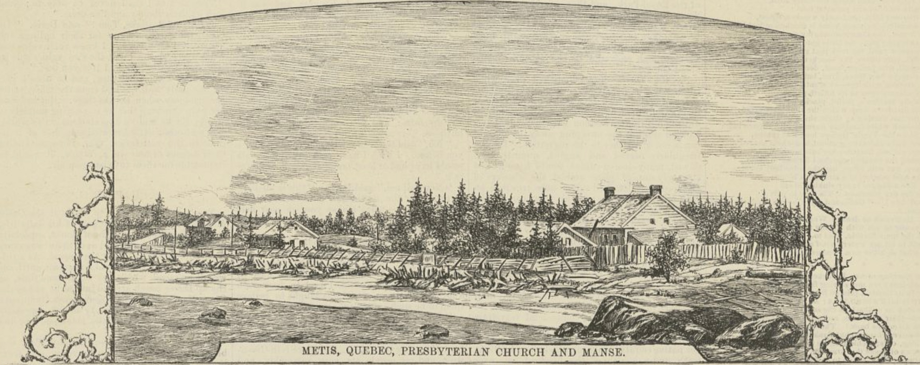 Gravure de 1878 reproduite dans un journal. Il s’agit d’un paysage riverain représentant l’église presbytérienne et son presbytère. Les bâtiments sont entourés de conifères. Au premier plan, le fleuve Saint-Laurent et la plage. Les bâtiments bordent un chemin de terre délimité par une clôture en piquets de bois. Au bas de la gravure, la légende indique : « METIS, QUEBEC, PRESBYTERIAN CHURCH AND MANSE ».
