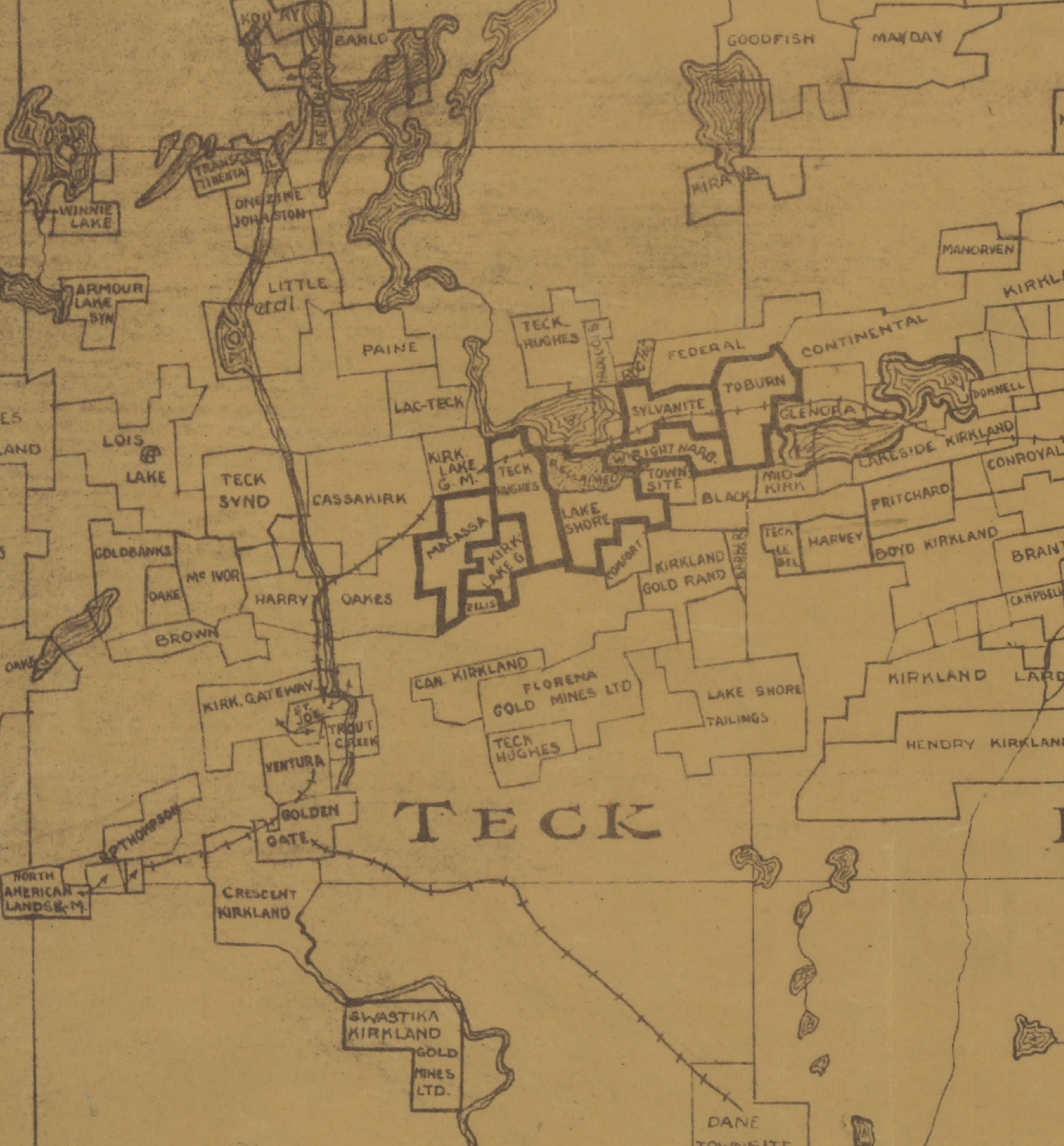 Numérisation couleur d’une carte dessinée à la main des mines en exploitation dans le canton de Teck durant les années 30. Les limites des propriétés minières sont irrégulières, et les mines semblent disposées au hasard, les unes à côté des autres, à la manière d’un patchwork.