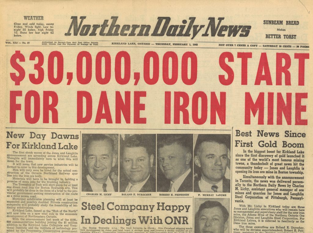 Numérisation couleur de la première page du Northern Daily News, daté du 1er février 1962. Le titre est de couleur rouge et s’intitule Début à 30 000 000 $ pour la mine de fer de Dane.