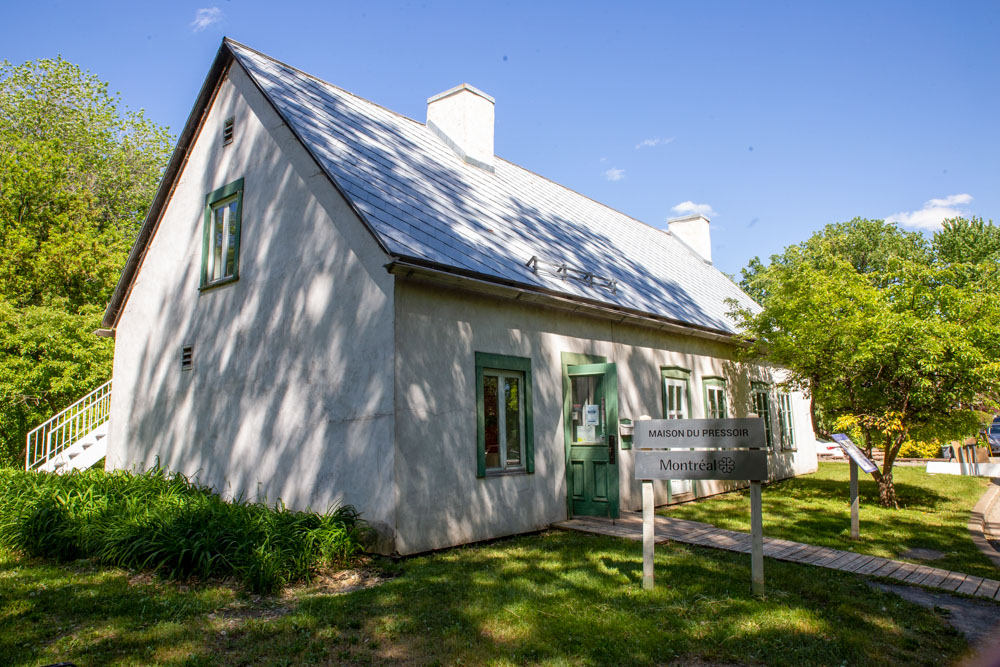 Vue de la maison du Pressoir telle qu’elle se présente aujourd’hui aux marcheurs arrivant du parc-nature de l’Île-de-la-Visitation.