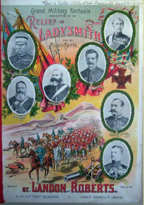 Couverture d'une partition ornée d'un fond coloré de bannières militaires et d'une scène montrant des soldats vêtus de kilts et d'habits rouges défilant en colonne à travers un terrain montagneux, conduits par des officiers montés à cheval. En surimpression, des photos ovales en noir et blanc des principaux commandants militaires britanniques et boers, lors du siège de Ladysmith.