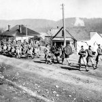 72e Régiment Seaforth Highlanders du Canada, marche sur la Première Avenue