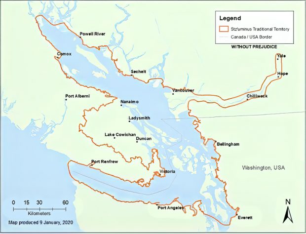 Carte en anglais montrant le sud-est de l'île de Vancouver et la région continentale adjacente en vert, avec la mer en bleu et les limites du territoire traditionnel de la Première Nation Salish Stz'uminus de la côte tracées en brun.
