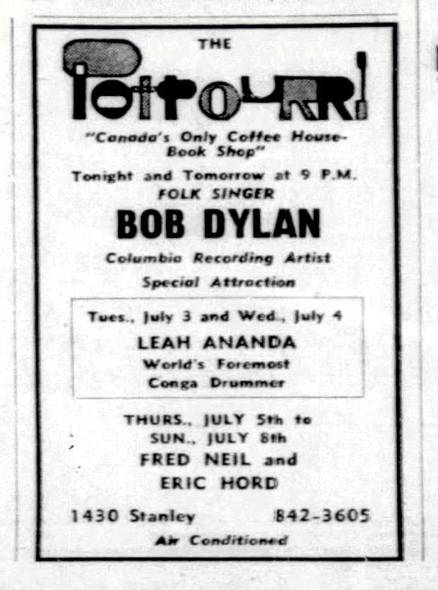 Annonce de journal en noir et blanc dans un rectangle aux contours noirs présentant un logo stylisé pour le café The Potpourri et un texte en gras en dessous annonçant un concert du Folk Singer Bob Dylan.