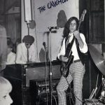 Les Cavemen en performance au New Penelope