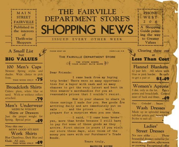 Feuillet publicitaire intitulé « The Fairville Department Store’s Shopping News » sur lequel on voit une lettre de Maurice Koven décrivant un voyage d’achat et des colonnes sur les côtés gauche et droit énumérant les vêtements à vendre pour hommes et femmes. 